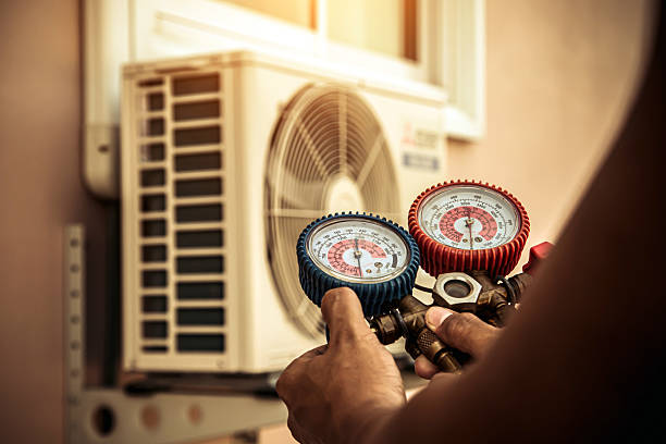 Professional Hvac technician working in Woodstown, NJ